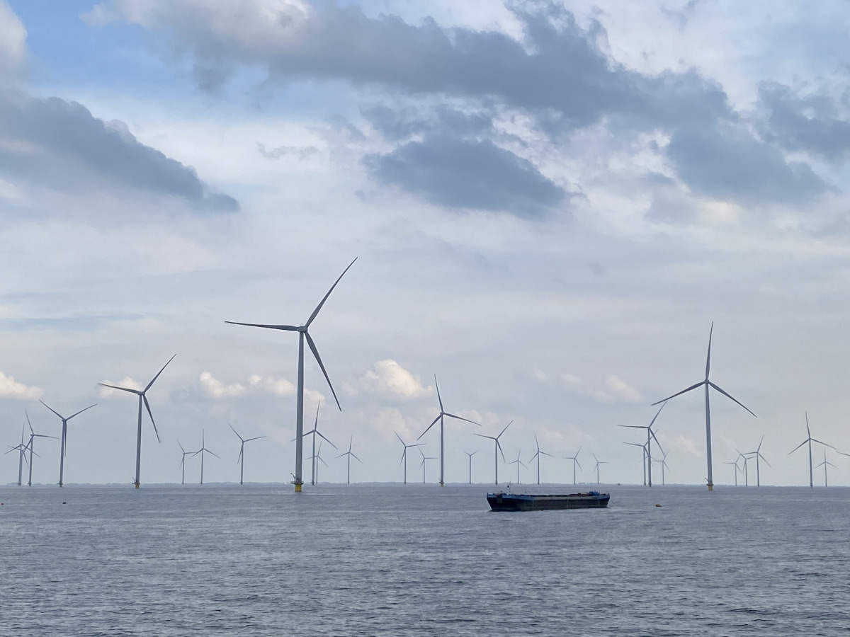 éoliennes dans la mer