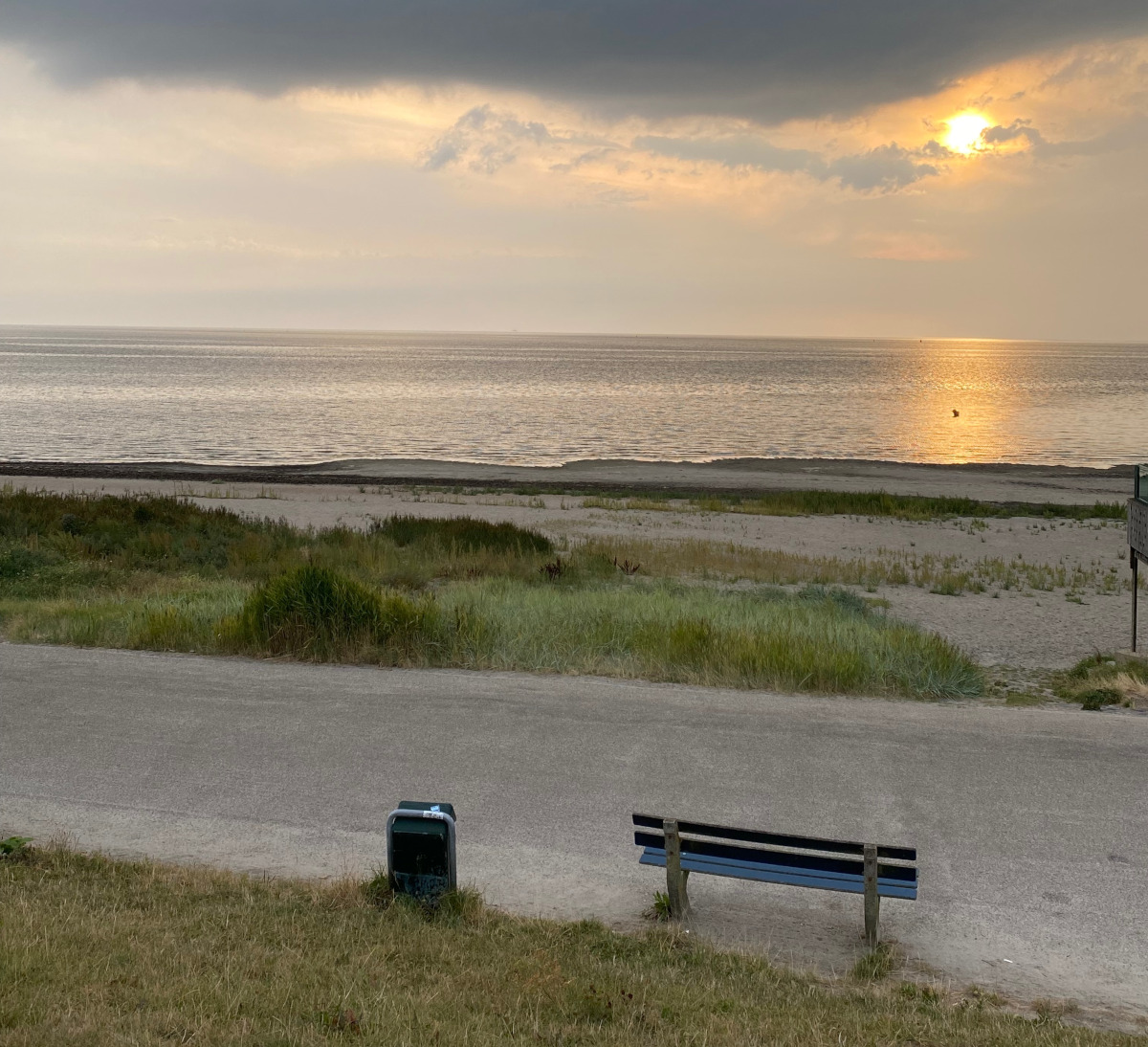 banc à la plage soleil couchant