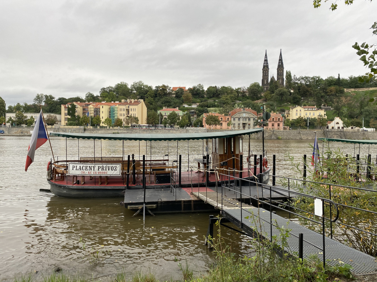 bâteau sur la rivière à Prague