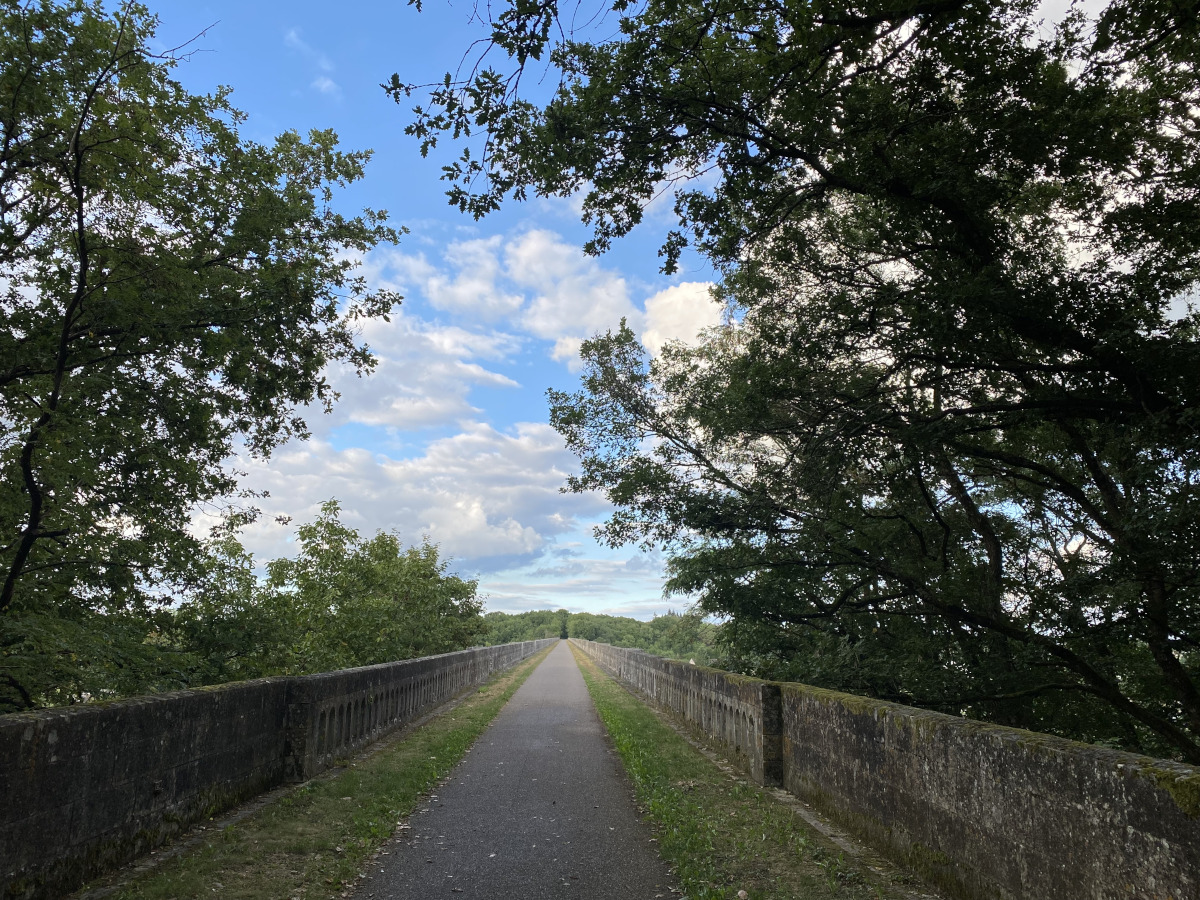 route sur le viaduc de Le Blanc